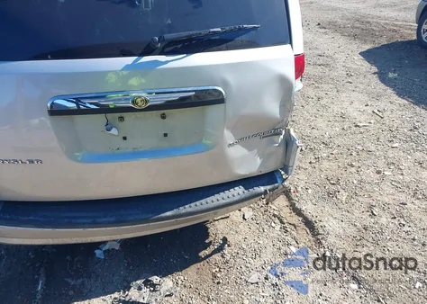 2010 Chrysler Town & Country Touring from USA, damaged, VIN 2A4RR5D16AR176131